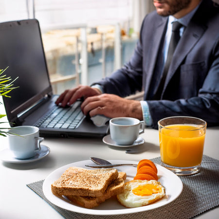 Como se alimentar durante o trabalho? Confira dicas